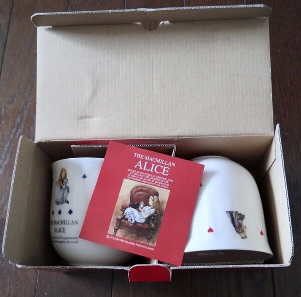 週末限定値下げ)THE MACMILLAN ALICE 不思議の国のアリス マグカップ 2個セット