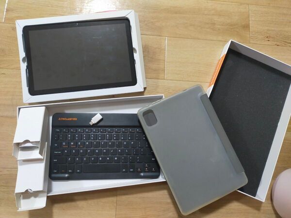 タブレット 128GB+8GB RAM キーボードとケース付き