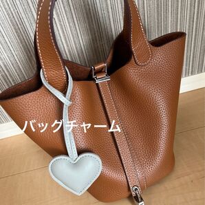 【バッグチャーム】レザーチャーム・バッグアクセサリー・ハート・グレイ・キーホルダー・ストラップ