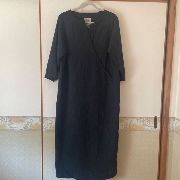 ロングワンピース 黒 カシュクール風サマーウール