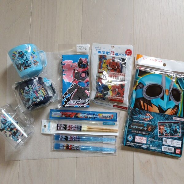 仮面ライダーコップ レジャーシート 箸 箸ケース コップ袋 保冷剤 10点セット 日本製 子供用コップ 子供用箸 お弁当