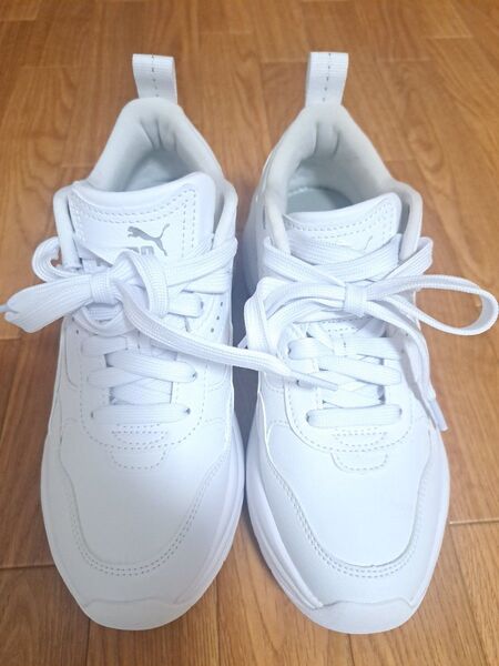 PUMA 厚底スニーカー ホワイト 23cm