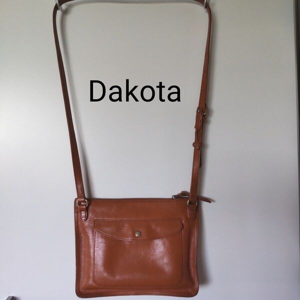 ☆Dakota ダコタ レザー サコッシュ キャメル 斜めがけ ショルダーバッグ 本革