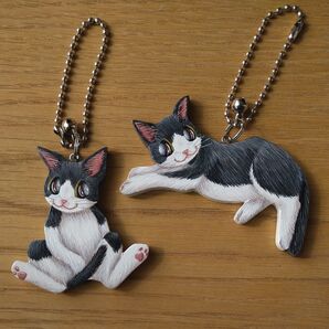 猫No42・小キーホルダー2個セット バッグチャーム ハンドメイド雑貨 猫雑貨 アクセサリー 黒白ハチワレ猫