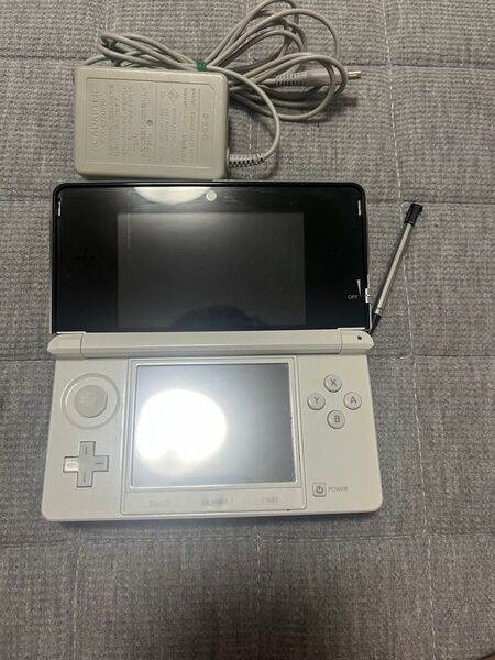 任天堂3ds 充電器 タッチペン付き+カセット2個 動作確認済み 値段交渉可 任天堂 Nintendo ニンテンドー3DS ゲーム