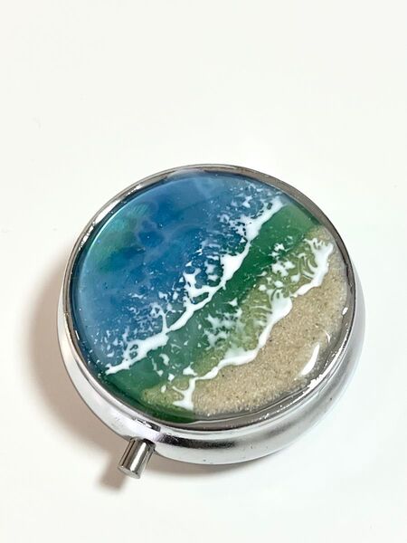 13 丸型 海塗り 小物入れ ピルケース ハンドメイド レジン 砂浜 ビーチ 珊瑚パウダー入り 海 波