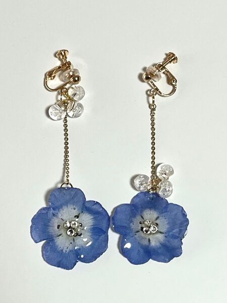ゆらゆらネモフィラ イヤリング ハンドメイド レジン ドライフラワー ゆらゆら ハンドメイド ①