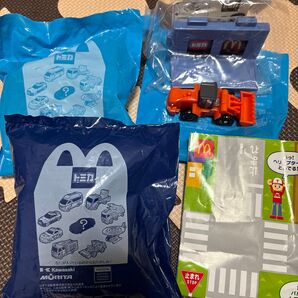 マクドナルド トミカ 日立建機 ホイールローダー ヘリコプター モササウルス搬送車 ハッピーセット