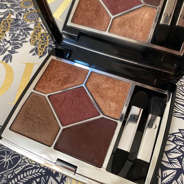 Dior サンク クルール クチュール 689 MITZAH
