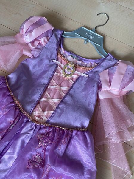 美品 ディズニーストア ドレス衣装 ラプンツェル 120 コスチューム