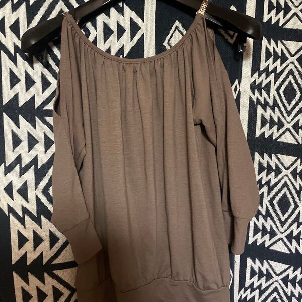 Cecil Macbee セシルマクビーオフショルカットソー 七分袖 美品 取れ無し カットソー ベージュ