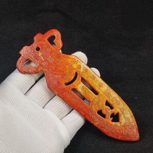 骨董品 古玉 朱砂沁 透彫祭司紋 短刀形 根付 玉佩 玉礼器 激安