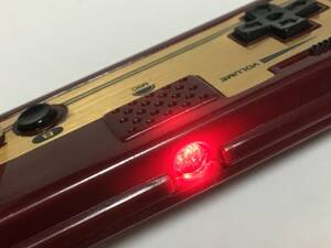 ★即決★ ファミコン コントローラー 光る LED ライト キーホルダー フィギュア マスコット アクセサリー