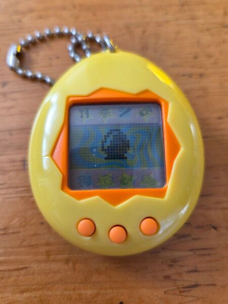 バンダイ BANDAI たまごっち 黄色 1996年製