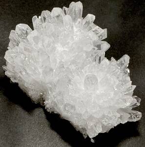 新品☆水晶クラスター中国産クリスタル原石(重さ:約333g、サイズ:約10.5×約7.5×高さ約5cm)クォーツ宝石crystal鉱物ホワイトカラー透明度