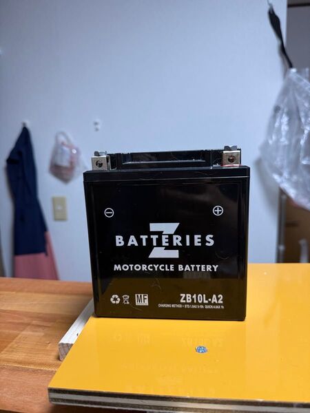 Z BATTERIES ZB10L-A2 バイクバッテリー 中古