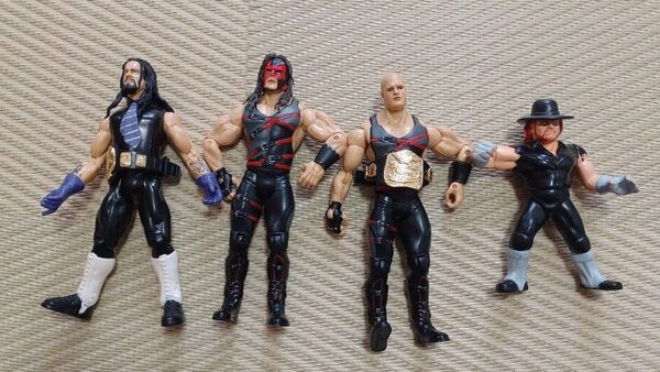 WWE プロレスフィギュア 4体セット