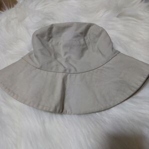 ☆シビラ☆Sybilla◎ハット帽 オフホワイト♪中はグリーン 折りたためて携帯便利!