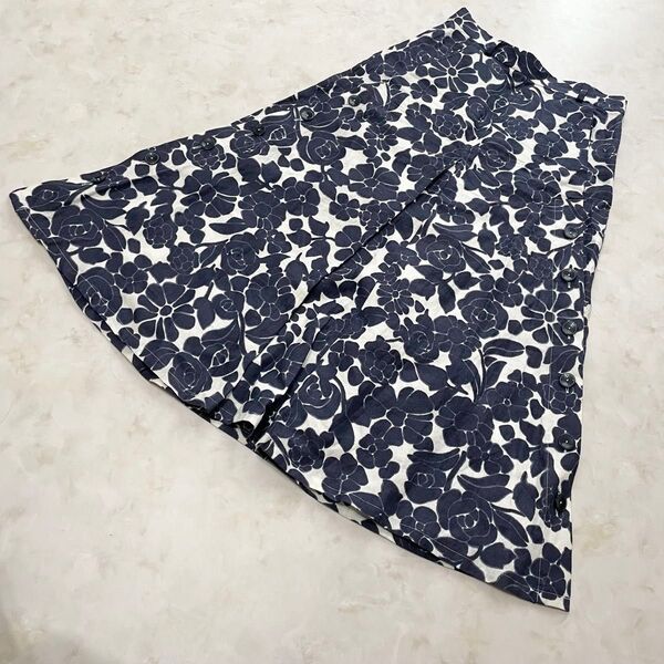 【美品】MaxMara マックスマーラ リネン100% 花柄スカート カメリア柄 フレア ロング丈 白タグ ブルー 38 M