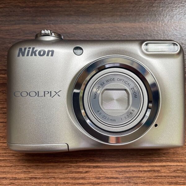 【新品・動作確認済】Nikon デジタルカメラ COOLPIX A10 シルバー 電池、ストラップ、USBケーブル、説明書、保証書