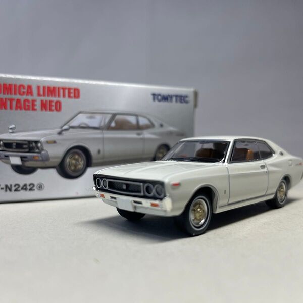 LV-N242a 日産ローレル ハードトップ2000SGX (白1/64スケール トミカリミテッドヴィンテージNEO 315155