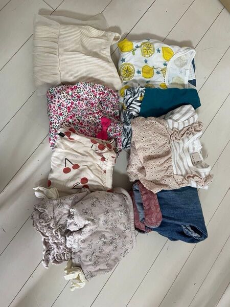 80 子供服 半袖 トップス 女の子用 夏服 白いチュニックは小さい汚れがあります。