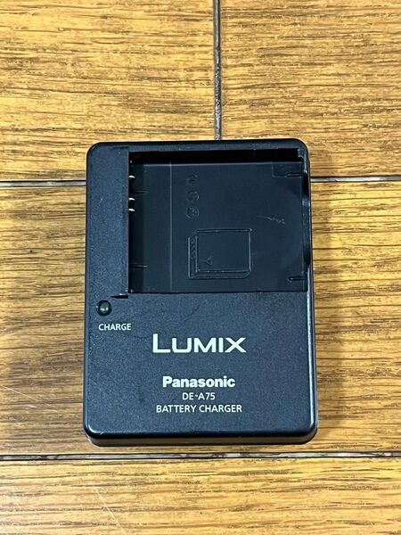 Panasonic パナソニック LUMIX バッテリチャージャー DE-A75