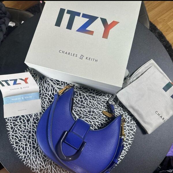 ITZY Gabine ガビーヌベルトホーボーバッグ