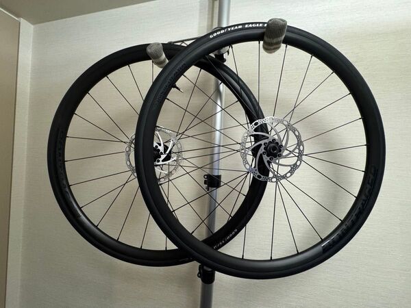 Bontreger Paradigm SL ロードバイクホイール チューブレスタイヤ、ブレーキローター付き