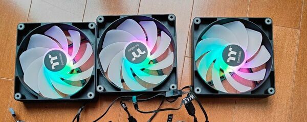 最終値引き価格 使用時間1時間未満TT-1425 A1425L12S-D 140mmケースファン3個 Thermaltake
