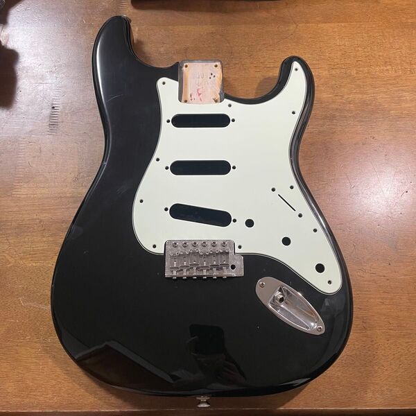 Fender Mexico Stratocaster ボディ ブリッジ ピックガード スチールブロック