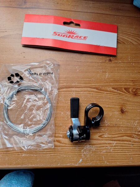 SUNRACE9速グリップ径22.2㍉シフター新品