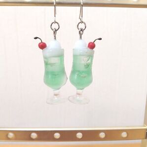 ハンドメイド ピアス クリームソーダ