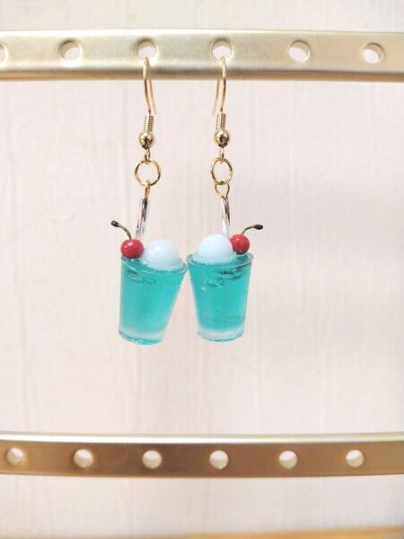 ハンドメイド ピアス フロート(ラムネ)