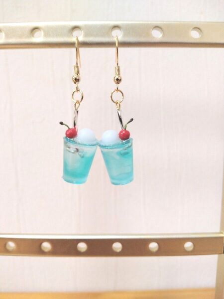 ハンドメイド ピアス フロート(ラムネ)