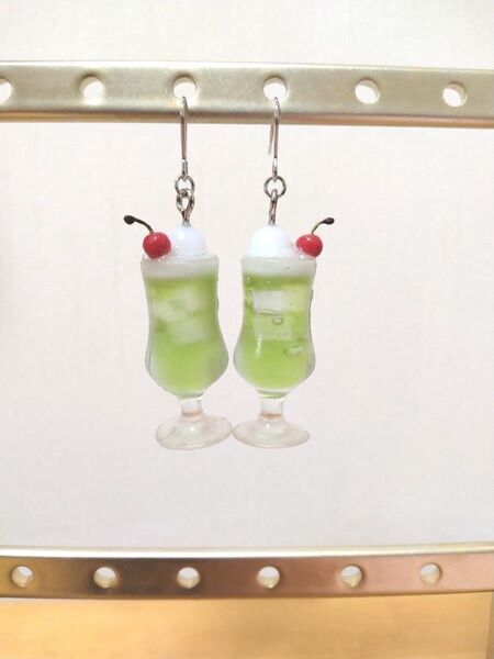 ハンドメイド ピアス クリームソーダ(小さめ)