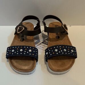 【新品未使用】タグ付き!定価以下!最終値下げ!値下げ不可!子供用サンダル (18.0cm)