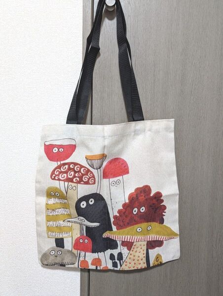 【新品】可愛い肩掛けトートバッグ きのこ好きにはたまらない!色んなきのこの両面イラストです 大容量です!