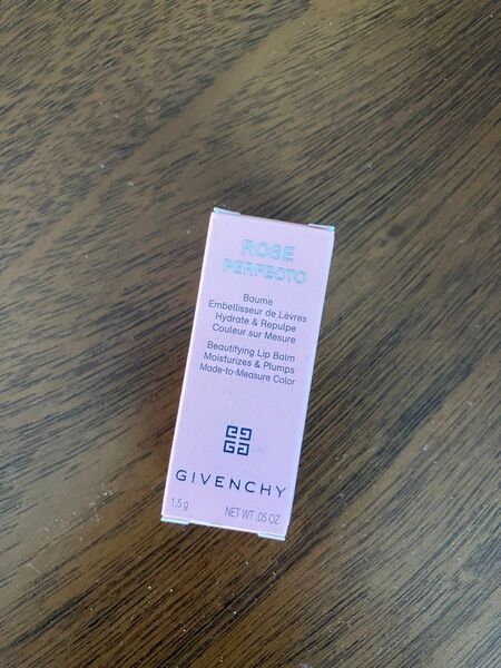 GIVENCHY ローズ・パーフェクト リップバーム 1.5g 001 未使用