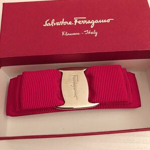 未使用 サルヴァトーレフェラガモ Salvatore Ferragamo バレッタ レッド ヴァラリボン