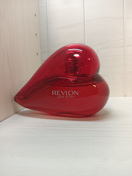 REVLON LOVE IS ON レブロン ラブイズオン オードトワレ 香水50ml