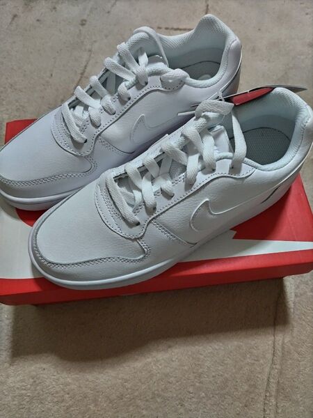 新品 ナイキ NIKE EBERNON LOW エバノン LOW 24.5センチ ホワイト スニーカー 再出品可能です。
