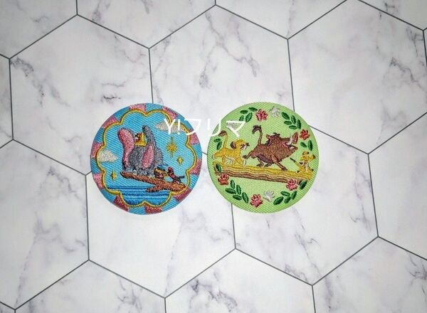 Disney ディズニー 刺繍缶バッジ ビスケット ダンボ ライオンキング 2個セット