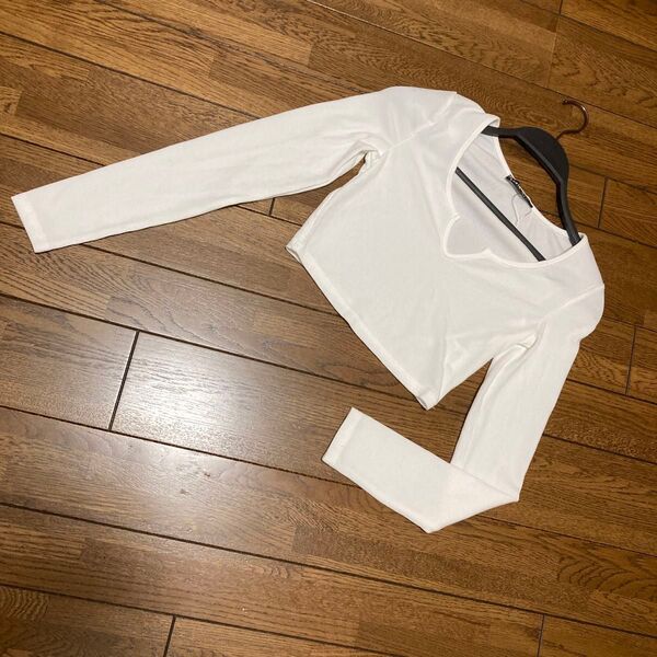 未使用 SHEIN キーネックホワイト クロップド長袖Tシャツ XS カットソー