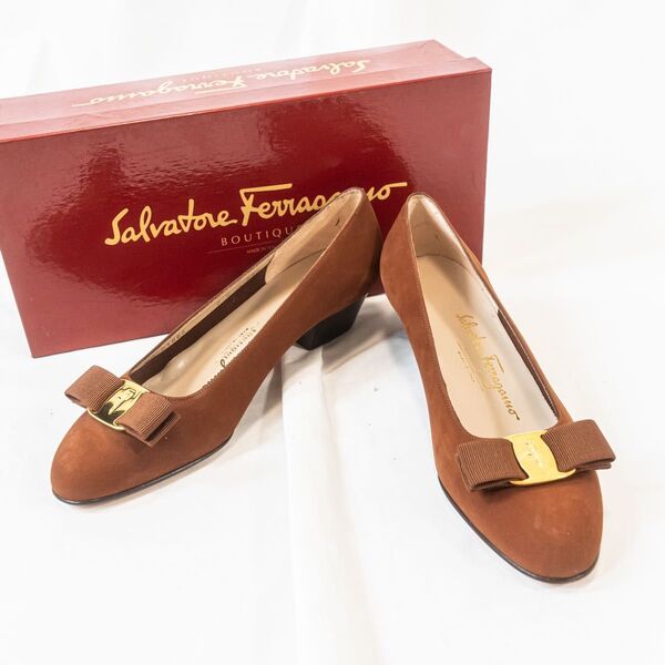 ☆未使用級☆ Salvatore Ferragamo サルヴァトーレフェラガモ パンプス スエード ヴァラリボン 箱付き 24cm
