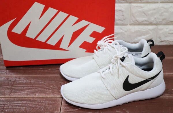 新品 25㎝ NIKE ナイキ ローシ ワン ROSHE ONE 白スニーカー ホワイト ブラック レディーススニーカー