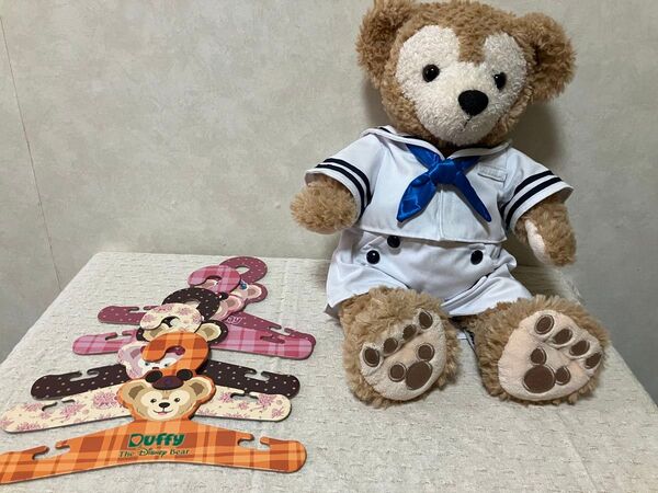 ☆ディズニー ダッフィーSサイズぬいぐるみ&ダッフィー ・シェリーメイ コスチュームハンガー 5本Disney TDS