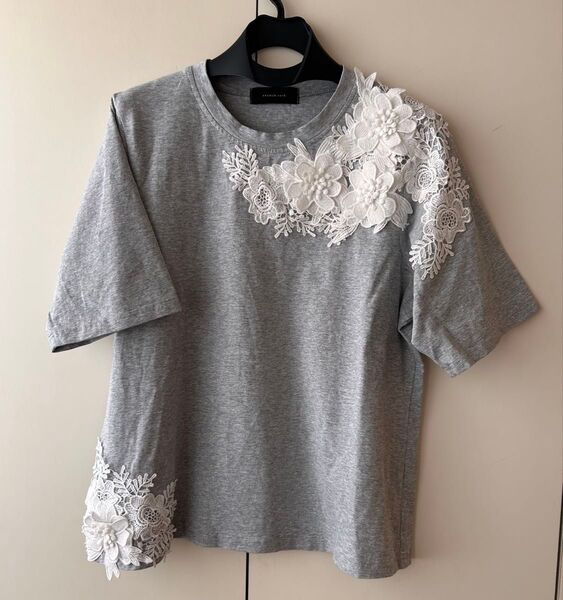 cawaii フレンチパヴェ 可憐な白花レーストップス 杢グレー Tシャツ