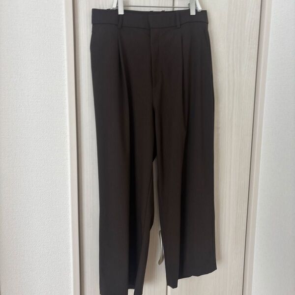 UNIQLO タックワイドパンツ ブラウン
