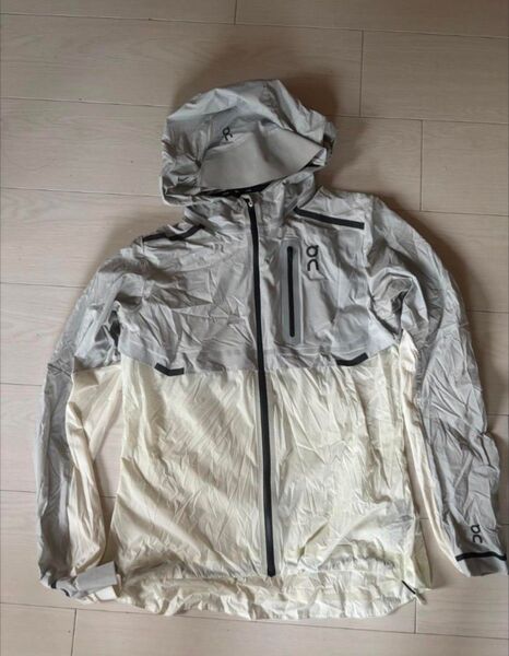 On Weather Jacket グレー×クリーム色 S ランニングウエア